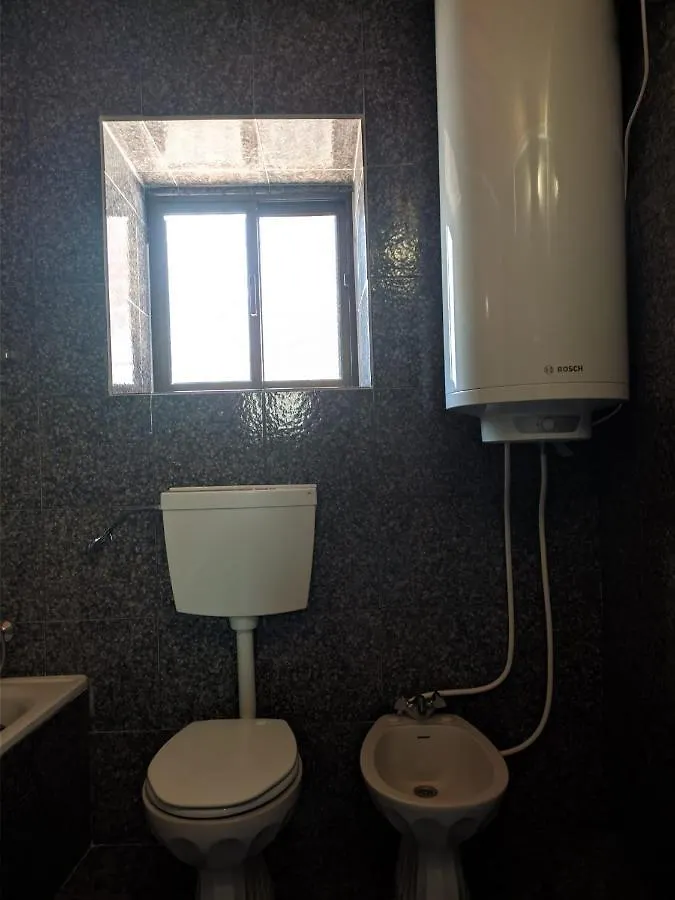 Vila Estombar Novo 0*,